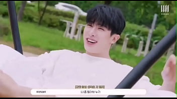 The way this man & his feet turn me on wonho