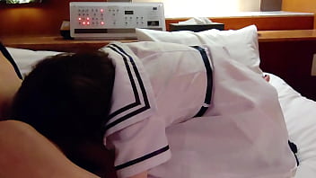 アイドル 白いセーラー服の女の子のマンコの音がヤバい エロい舌使いにたまらず中出し 素人撮影 フェラ クンニ コスプレ