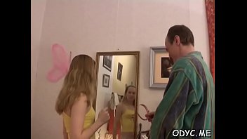 Sex starved young blonde diva lisa expertly handles a lever