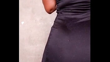 Solo african slut showing off her ass