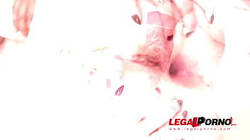 Misha cross back to gonzo with a rough 4on1 sz1869