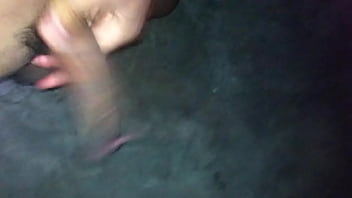 Aburrido en casa y sin nadie con quien follar