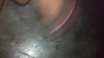 Aburrido en casa y sin nadie con quien follar