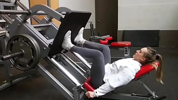 Supermodel blows ass in the middle of her workout Supermodel blows ass in the middle of her workout