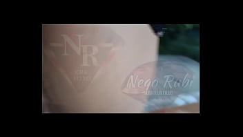 Marido liberou a esposa para dar para o esse pau preto grande e grosso