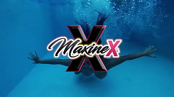 Maxine x & wenona take turns to please each other's pussies