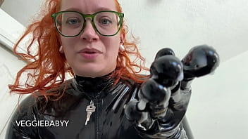 Huge cock futa mommy in black latex catsuit pegs you hard and feeds you cum veggiebabyy