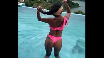 Onde mais seria gostoso rebolar assim