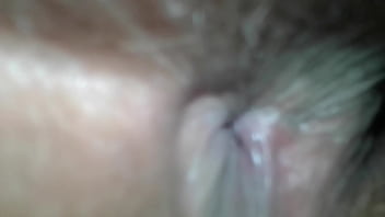 La grabó mientras cocina