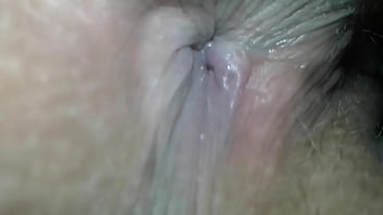 La grabó mientras cocina