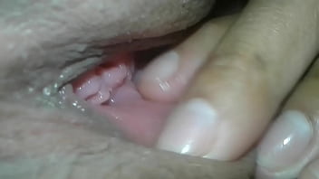 La grabó mientras cocina