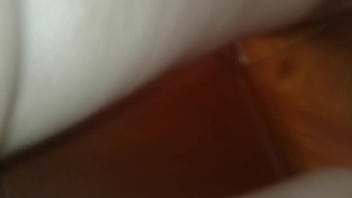 La grabó mientras cocina