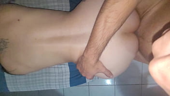 Toda manhã o marido sai pro trabalho e eu fodo essa esposa infiel insaciável