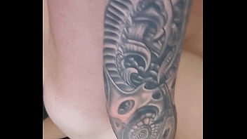 Enquanto marido viaja esposa vagabunda chama o amante pra meter e gravar a foda no sofá