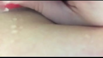 Струйка ласкает писю