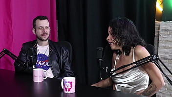 A primeira transa foi horrível a camisinha era ruim e a machuava e ele teve seu primeiro relacionamento liberal espuleta e himeros mansion sheer red