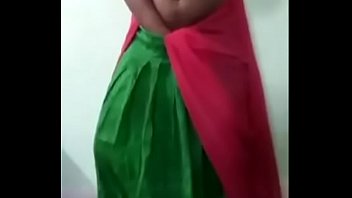 Hot desi indian saree girl hot shows for her boyfriend Hot desi indian saree girl hot shows for her boyfriend