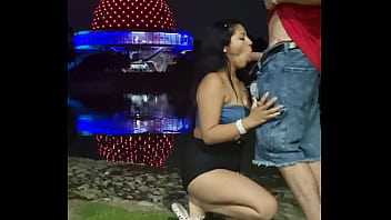 Turra me hace un pete al aire libre