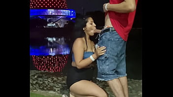 Turra me hace un pete al aire libre