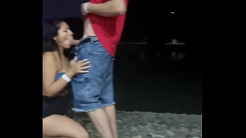 Turra me hace un pete al aire libre