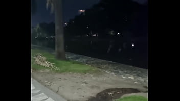 Turra me hace un pete al aire libre