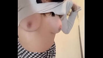 J‘attends mon tour chez le gynéco j‘ai pas mis de soutif ni de culotte c’est grave docteur