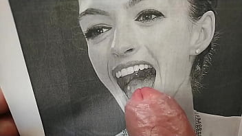 Ana siendo orinada y le gusta