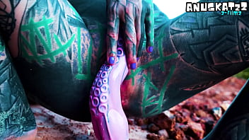 I masturbate outside my anal hole with dildo until i need to pee