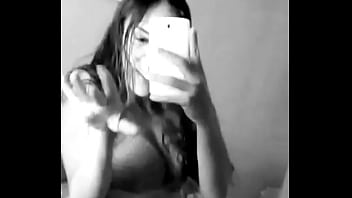 Luciiaaaa baila en la habitacion