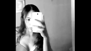 Luciiaaaa baila en la habitacion