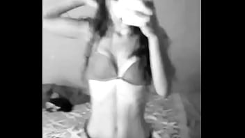 Luciiaaaa baila en la habitacion