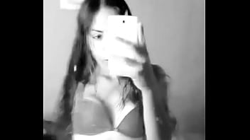 Luciiaaaa baila en la habitacion