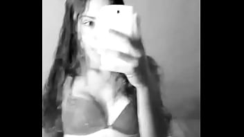 Luciiaaaa baila en la habitacion