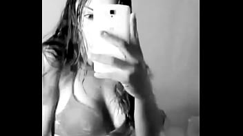 Luciiaaaa baila en la habitacion