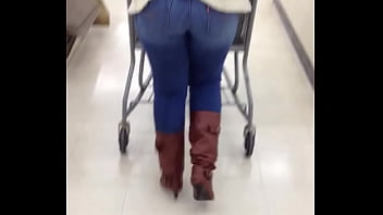 Nice puerto rican ass at walmart