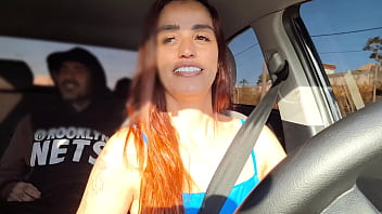 Motorista de app safada pegou passageiro se masturbando por trás e fudeu com ele sem camisinha