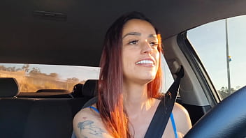 Motorista de app safada pegou passageiro se masturbando por trás e fudeu com ele sem camisinha Motorista de app safada pegou passageiro se masturbando por trás e fudeu com ele sem camisinha