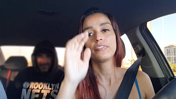 Motorista de app safada pegou passageiro se masturbando por trás e fudeu com ele sem camisinha