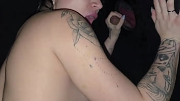 Nem sempre a gente tem sorte no gloryhole o corno me filmou com um pau pequeno e fino