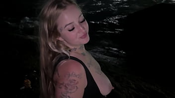 Na pedra do arpoador rj encontrei uma loirinha louca pra dar pro 1o que aparecesse não deixou por camisinha