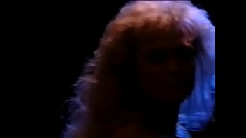 Blonde milf tonya knight flexes thick muscles onstage