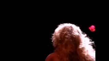 Blonde milf tonya knight flexes thick muscles onstage