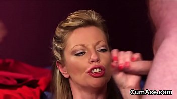 Kinky looker gets sperm load on her face sucking all the juice