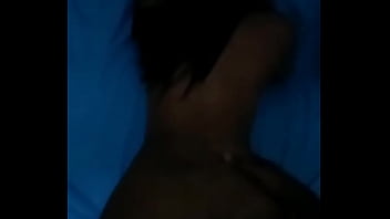 Cogiéndola por atras