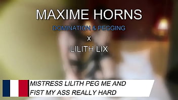 Elle a tout pris en main mon cul ma gorge mon plaisir sa main son poing son énorme gode tout s’enfonce en