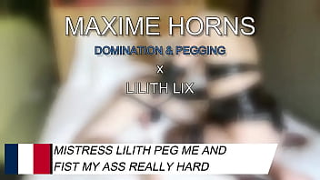 Elle a tout pris en main mon cul ma gorge mon plaisir sa main son poing son énorme gode tout s’enfonce en