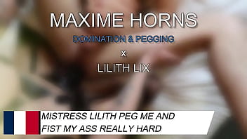 Elle a tout pris en main mon cul ma gorge mon plaisir sa main son poing son énorme gode tout s’enfonce en