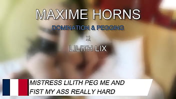 Elle a tout pris en main mon cul ma gorge mon plaisir sa main son poing son énorme gode tout s’enfonce en