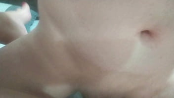 Novinho meteu e encheu a buceta da madrasta de porra