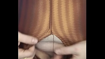 Madrasta nota que calça rasgou em academia mas estava sem calcinha vídeos deixe nos comentários